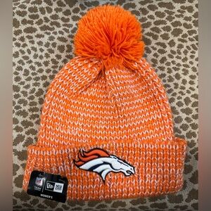 NWT Womens DENVER BRONCOS New Era ‘Frosty Cuff’ Orange & White Pom Beanie Hat~OS